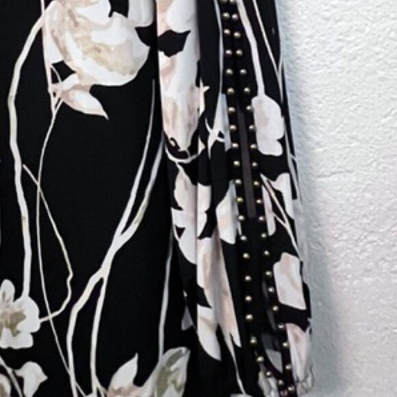 JM Collection Woman tunic, with Gold foil print accents and Studded Split-Sleeve - Picture 8 of 13